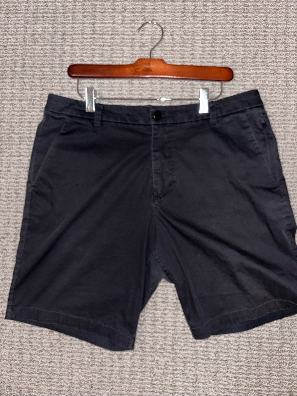 lululemon athletica Men's Black Flat-Front Shorts - Size 34